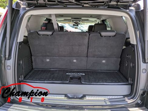 Used 2017 Cadillac Escalade Premium Luxury RWD image 15