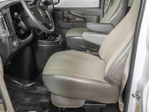 Used 2025 Chevrolet Express 3500 LT w/ LT Preferred Equipment Group RWD image 22