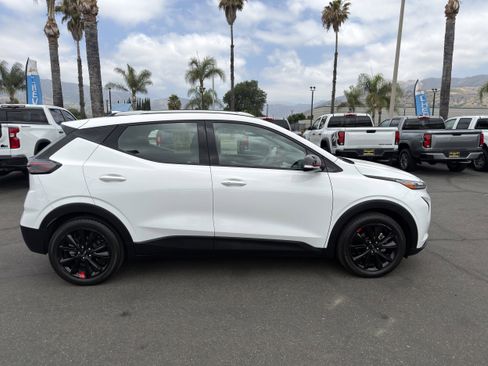 Used 2023 Chevrolet Bolt EUV LT w/ Convenience Package FWD image 9