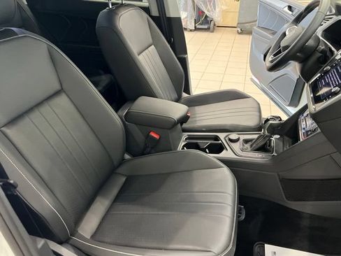 Used 2023 Volkswagen Tiguan SE AWD/4WD image 21