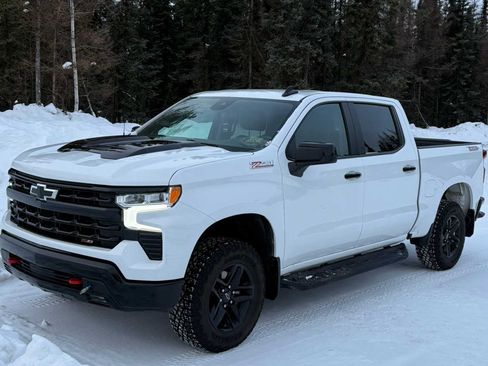 Used 2024 Chevrolet Silverado 1500 LT Trail Boss w/ Convenience Package II image 1