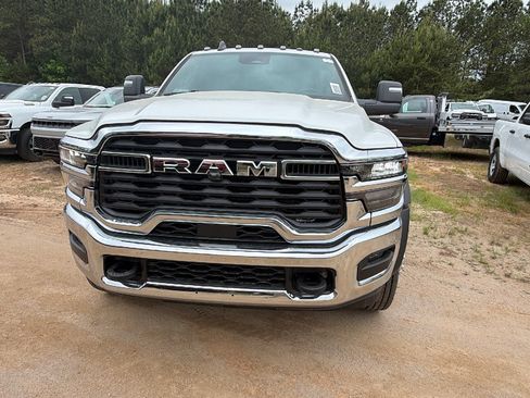 New 2026 RAM 5500 Tradesman w/ Chrome Appearance Group AWD/4WD image 3