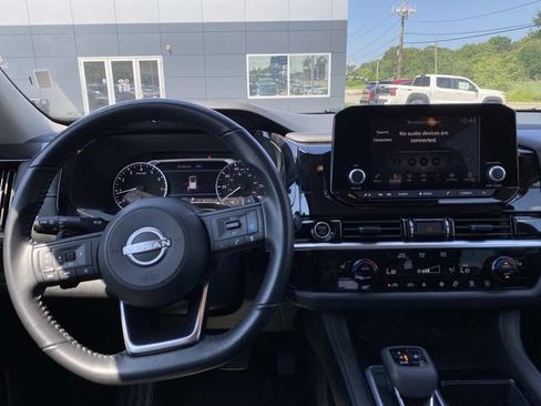Used 2024 Nissan Pathfinder SV AWD/4WD image 9