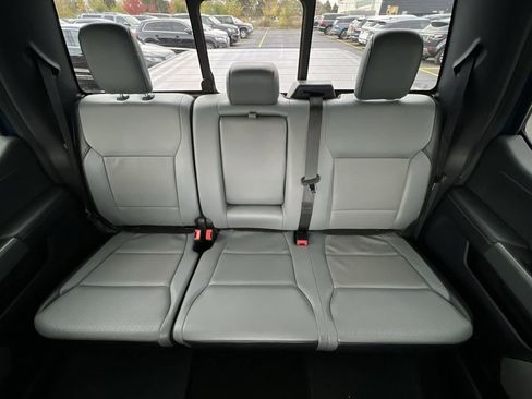 Used 2022 Ford F150 Lightning Lariat image 26