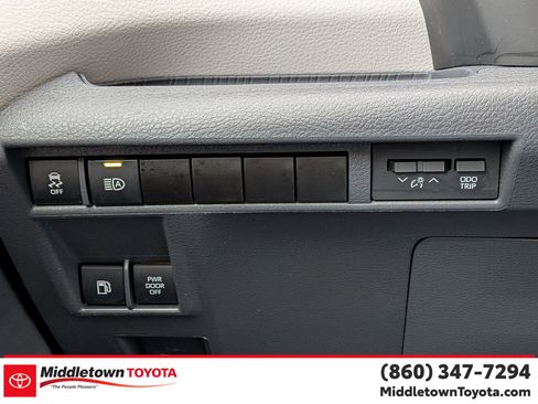 Used 2024 Toyota Sienna XLE image 18