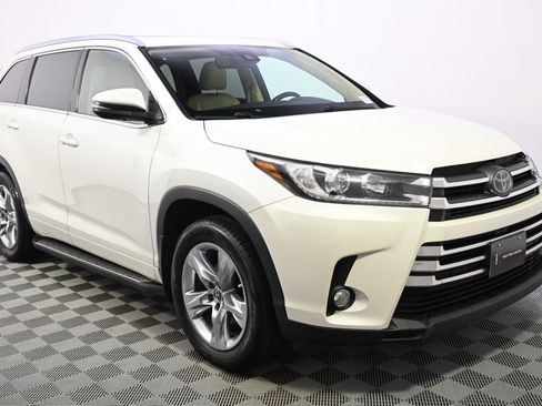 Used 2017 Toyota Highlander Limited AWD/4WD image 8