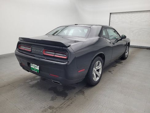 Used 2019 Dodge Challenger SXT image 9