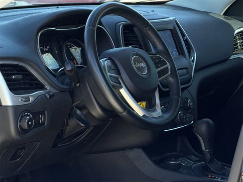 Used 2020 Jeep Cherokee Latitude image 10