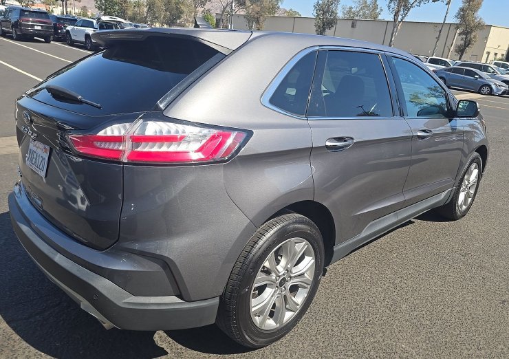 Used 2023 Ford Edge Titanium AWD/4WD image 2