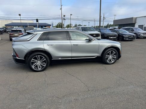 Used 2024 Cadillac Lyriq Luxury image 6