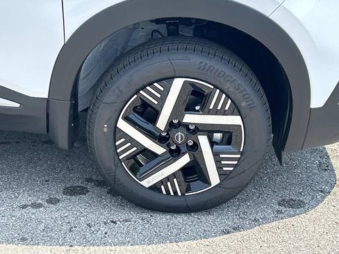 New 2026 Nissan Kicks SV w/ Cold Weather Package FWD image 9