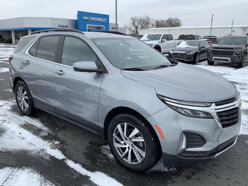 Used 2024 Chevrolet Equinox LT image 2