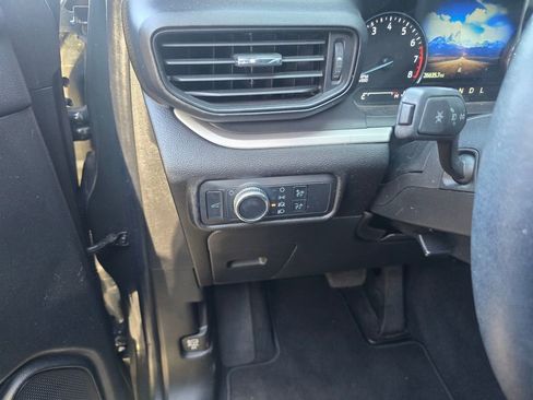 Used 2022 Ford Explorer XLT image 11