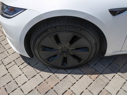 Used 2025 Tesla Model 3 Long Range RWD image 13