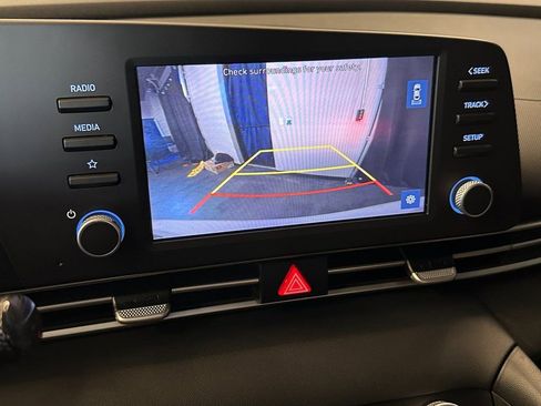 Used 2023 Hyundai Elantra SE image 13