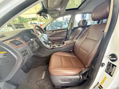 Used 2014 Hyundai Equus Signature RWD image 4