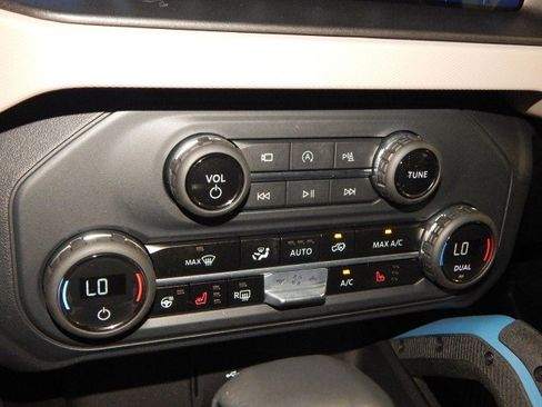 Used 2023 Ford Bronco Wildtrak image 24