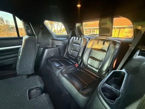 Used 2017 Ford Explorer XLT w/ Equipment Group 202A image 13