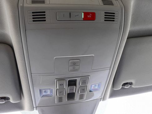 Used 2023 Volkswagen Tiguan SE w/ Panoramic Sunroof Package image 27