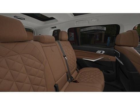 Used 2026 BMW X7 xDrive40i w/ Climate Comfort Package image 12