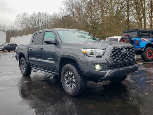 Used 2023 Toyota Tacoma TRD Off-Road image 3