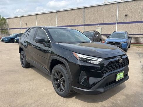 Used 2025 Toyota RAV4 LE image 3