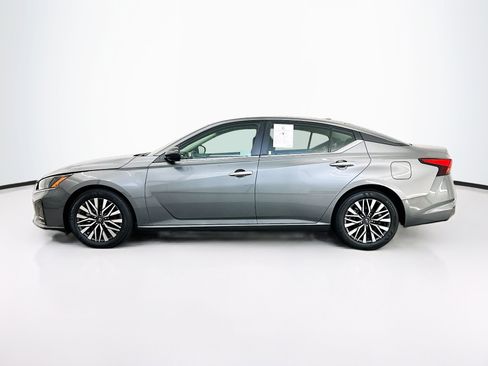 Used 2025 Nissan Altima 2.5 SV FWD image 4