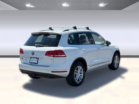 Used 2016 Volkswagen Touareg Sport AWD/4WD image 9