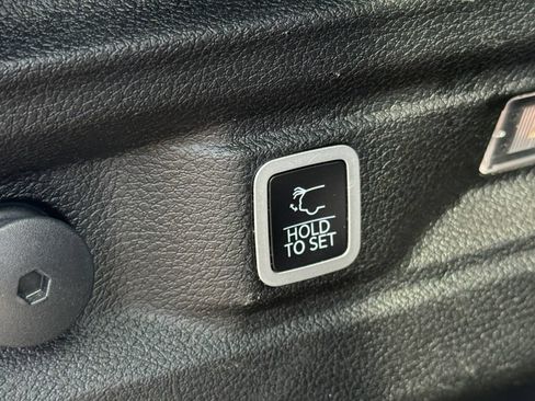 Used 2023 Jeep Grand Cherokee L Laredo AWD/4WD image 47