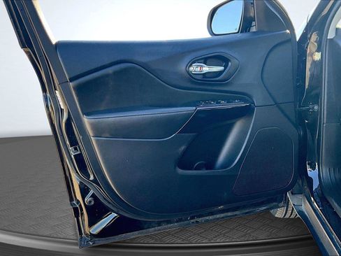 Used 2023 Jeep Cherokee Altitude Lux image 23