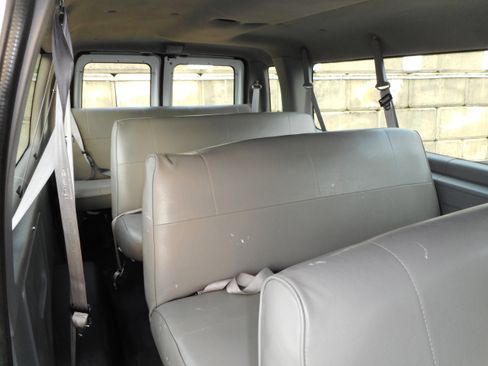 Used 1999 Ford E-350 and Econoline 350 Club Wagon image 22