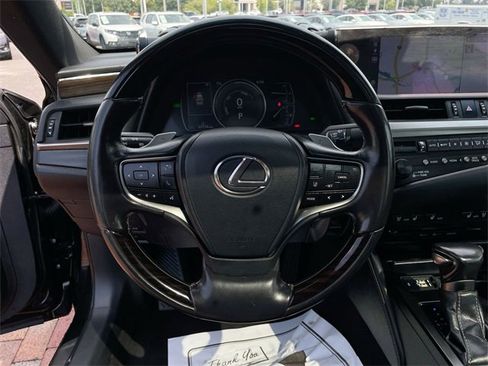 Used 2019 Lexus ES 300h w/ Premium Package image 15