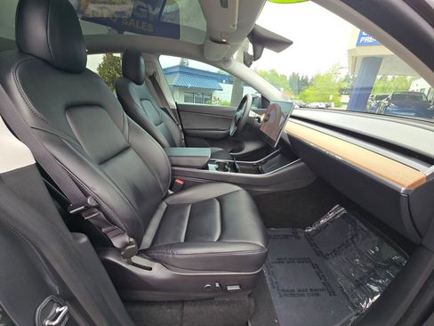 Used 2021 Tesla Model Y Long Range AWD/4WD image 11