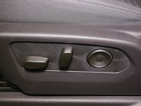 Used 2024 Chevrolet Silverado 1500 LT image 41