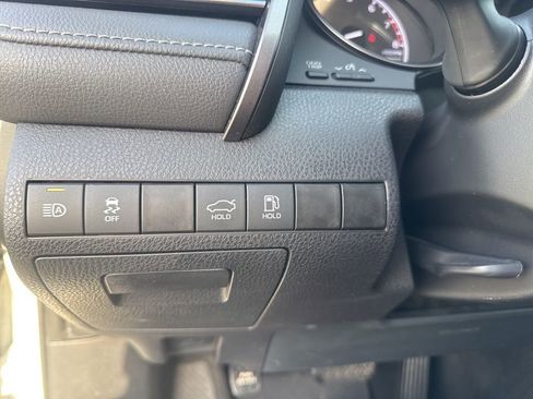 Used 2021 Toyota Camry SE image 16
