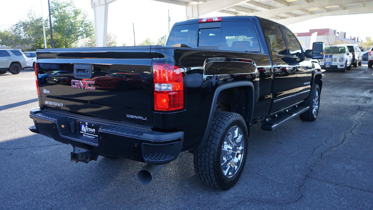 Used 2019 GMC Sierra 2500 Denali w/ Duramax Plus Package AWD/4WD image 3