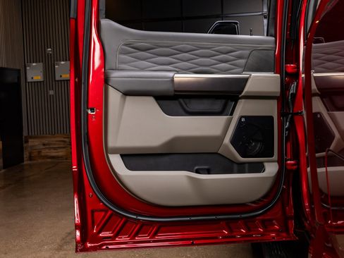 Used 2026 Ford F250 Platinum w/ Platinum Plus Package image 37