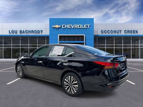 Used 2024 Nissan Altima 2.5 SV FWD image 6