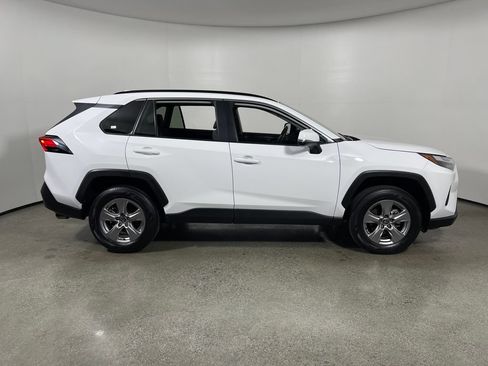 Used 2025 Toyota RAV4 XLE AWD/4WD image 2
