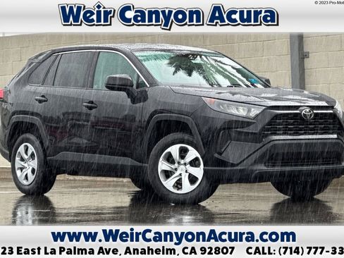 Used 2022 Toyota RAV4 LE image 1