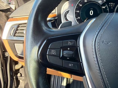 Used 2019 BMW 530e xDrive w/ Convenience Package image 35