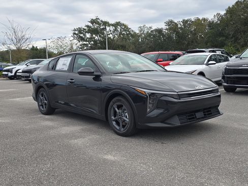 New 2025 Kia K4 LXS image 2