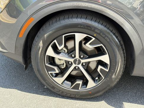 Used 2025 Kia Sportage EX w/ Premium Package FWD image 30