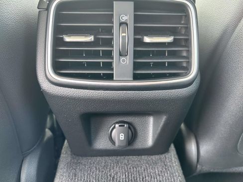 Used 2022 Genesis G70 2.0T RWD image 11
