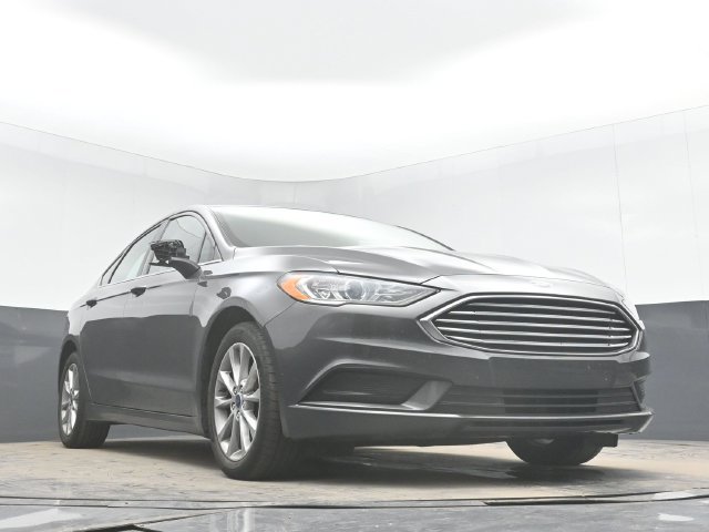 Used 2017 Ford Fusion SE w/ Fusion SE Technology Package FWD image 27