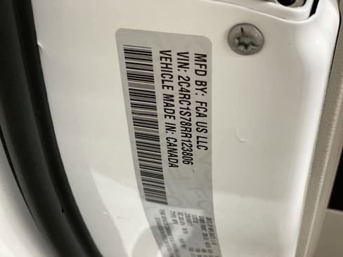 Used 2024 Chrysler Pacifica Select image 30