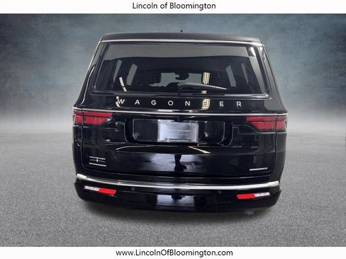 Used 2023 Jeep Wagoneer Series III w/ Preferred Equipment Group AWD/4WD image 5