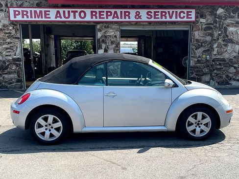 Used 2007 Volkswagen Beetle Convertible w/ Package 1 FWD image 15