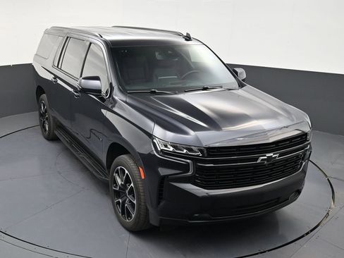 Used 2024 Chevrolet Suburban RST w/ Luxury Package RWD image 19