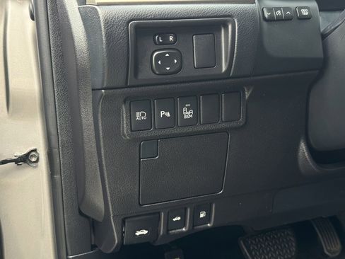 Used 2017 Lexus ES 300h w/ Luxury Package image 23